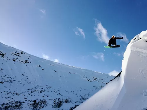 Richard Baybutt snowboarding at Winnats Pass in Derbyshire after a snowstorm in the UK.